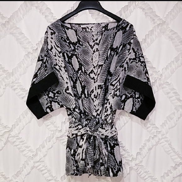 New York & Company Snake Print Kimono Dolman Top - Picture 1 of 6